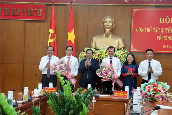 Tỉnh ủy Bà Rịa-Vũng Tàu và Tây Ninh chúc mừng đồng chí Nguyễn Hồng Lĩnh và đồng chí Phạm Viết Thanh. Ảnh: Đoàn Mạnh Dương-TTXVN Tỉnh ủy Bà Rịa-Vũng Tàu và Tây Ninh chúc mừng đồng chí Nguyễn Hồng Lĩnh và đồng chí Phạm Viết Thanh. Ảnh: Đoàn Mạnh Dương-TTXVN